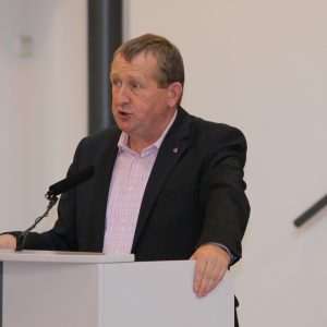 Günter Rudolph redet im Kreistag